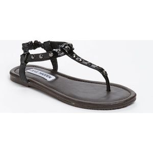Steve Madden Virrtue thong flat studded sandal